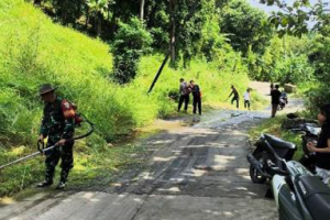 Masyarakat Ciniru Kompak Bersihkan Lingkungan